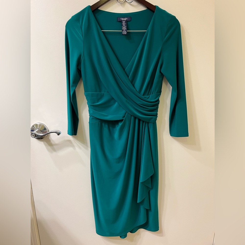 CHAPS NWOT Elegant Green Faux Wrap Dress SLIPS OVERHEAD, FLATTERING STRETCH‎